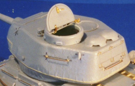 close-up of the turret.Note the commander's hatch spring opening mechanism
