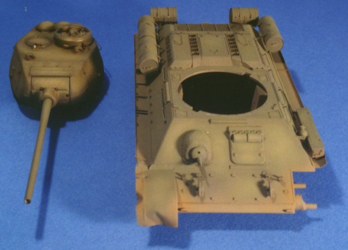 the model after the first shading.Only the turret has received the wash