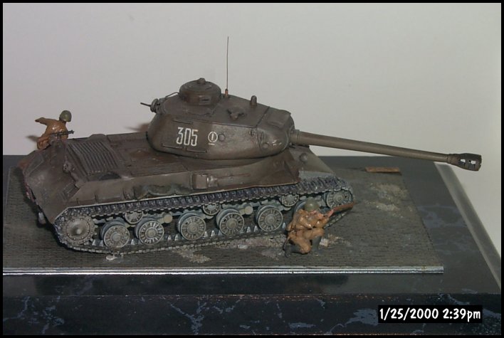 Right side of IS-2. I like to include figures with my models to give a better sense of scale. Battle damage is evident on the mantlet just behind the gun. The kit supplied AA mg was a poorly molded and not installed